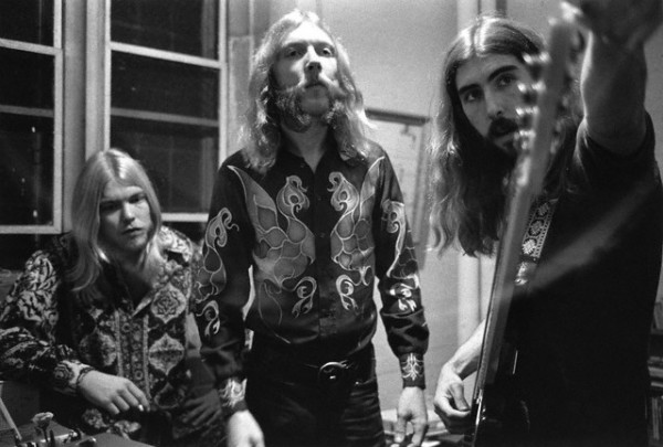 This is a cool shot of Berry tuning, while Duanes probably listening for intonation & Gregg looking on. This MIGHT be backstage @ Fillmore East on 6/27/71 as it looks like with Duane wearing the peacock shirt. Can anyone confirm?