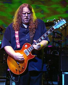 Warren Haynes (2) in Charlotte, NC October 2, 2005 by Dave B. Roberts / StagefrontPhotos.com