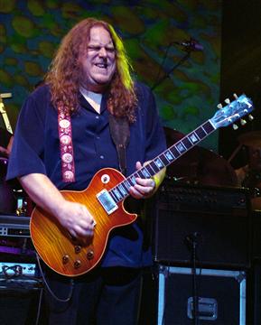 Warren Haynes (3) in Charlotte, NC October 2, 2005 by Dave B. Roberts / StagefrontPhotos.com