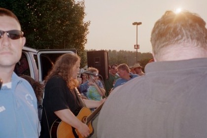 This is another pic of Warren jammin in front of the  Mule bus.  My buddies are in the background on the other side tryin to get in the picture.  Bee, Perk, Owens, Nich, Teet, etc. all went to this show.  It was a good one inside too!!