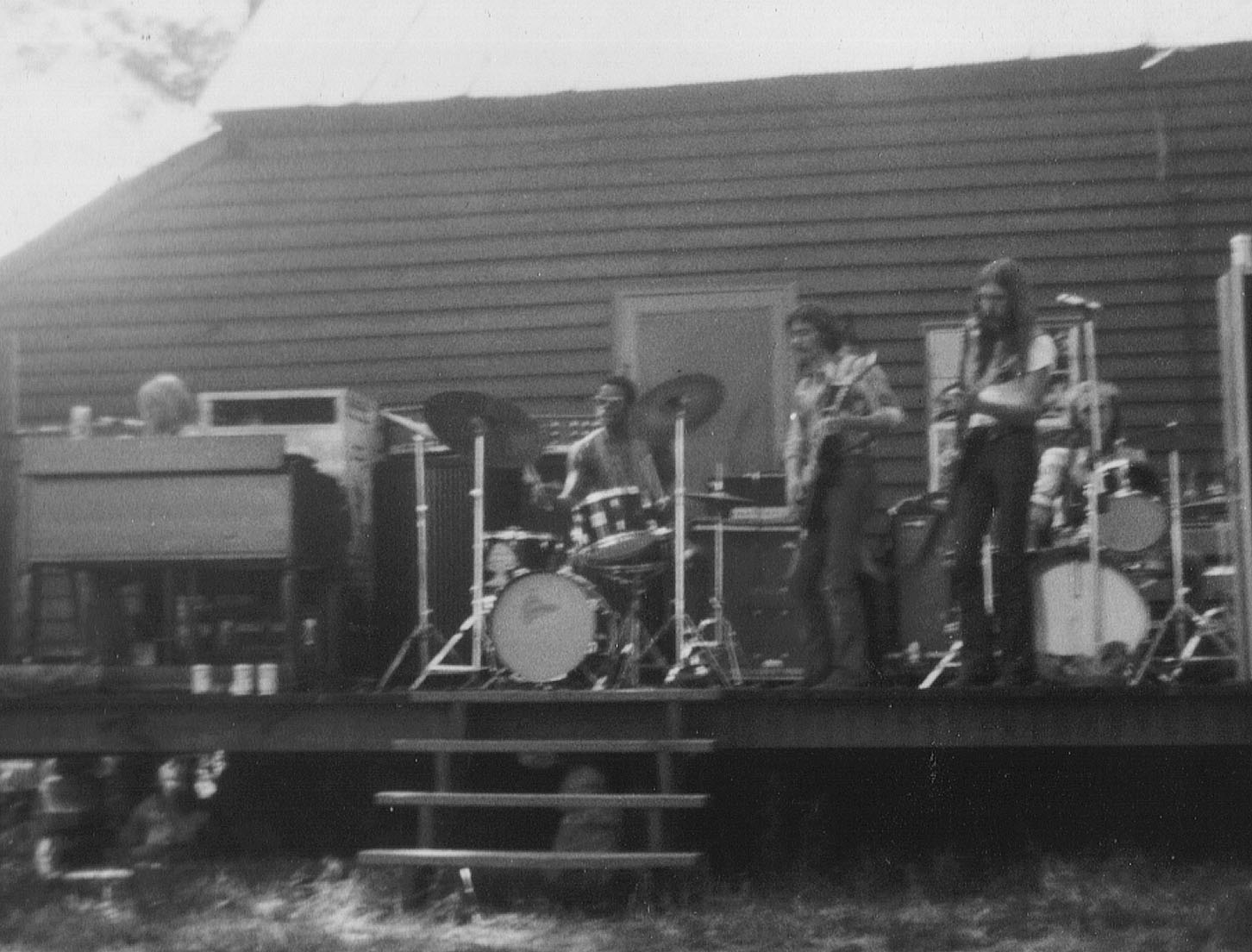 This is reportedly a picture of the first rehearsal of the band without Duane, taken on the farm in Juliette, GA sometime in November 1971. Photo credit goes to Elizabeth.