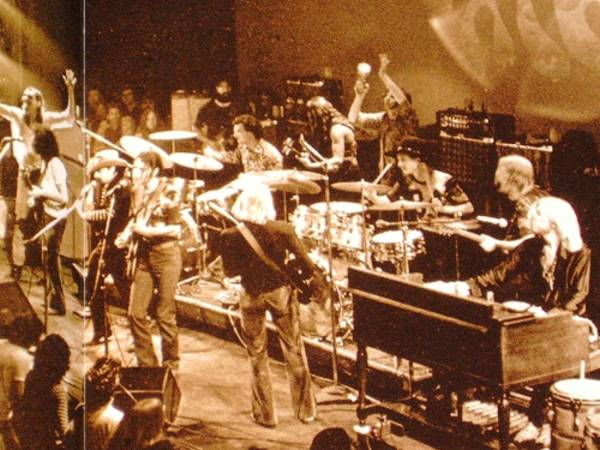 Gregg on B-3; Duane is behind him ; Butch on drums ; Berry next to Garcia.
