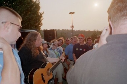 This is a pic of Warren jammin in front of the Government Mule bus.  My buddies are in the background on the other side tryin to get in the picture